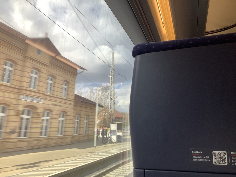 Blick durchs Zugfenster