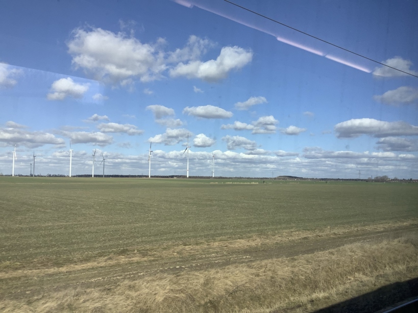 Blick durchs Zugfenster